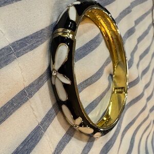 Elegant Black and White Floral Bracelet